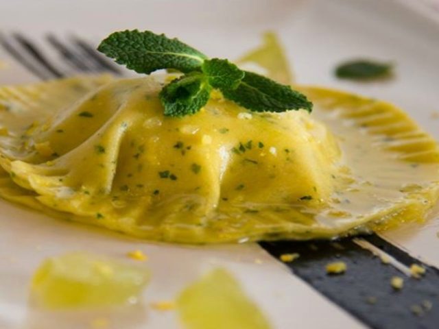 Tortelloni ripieni di lavarello